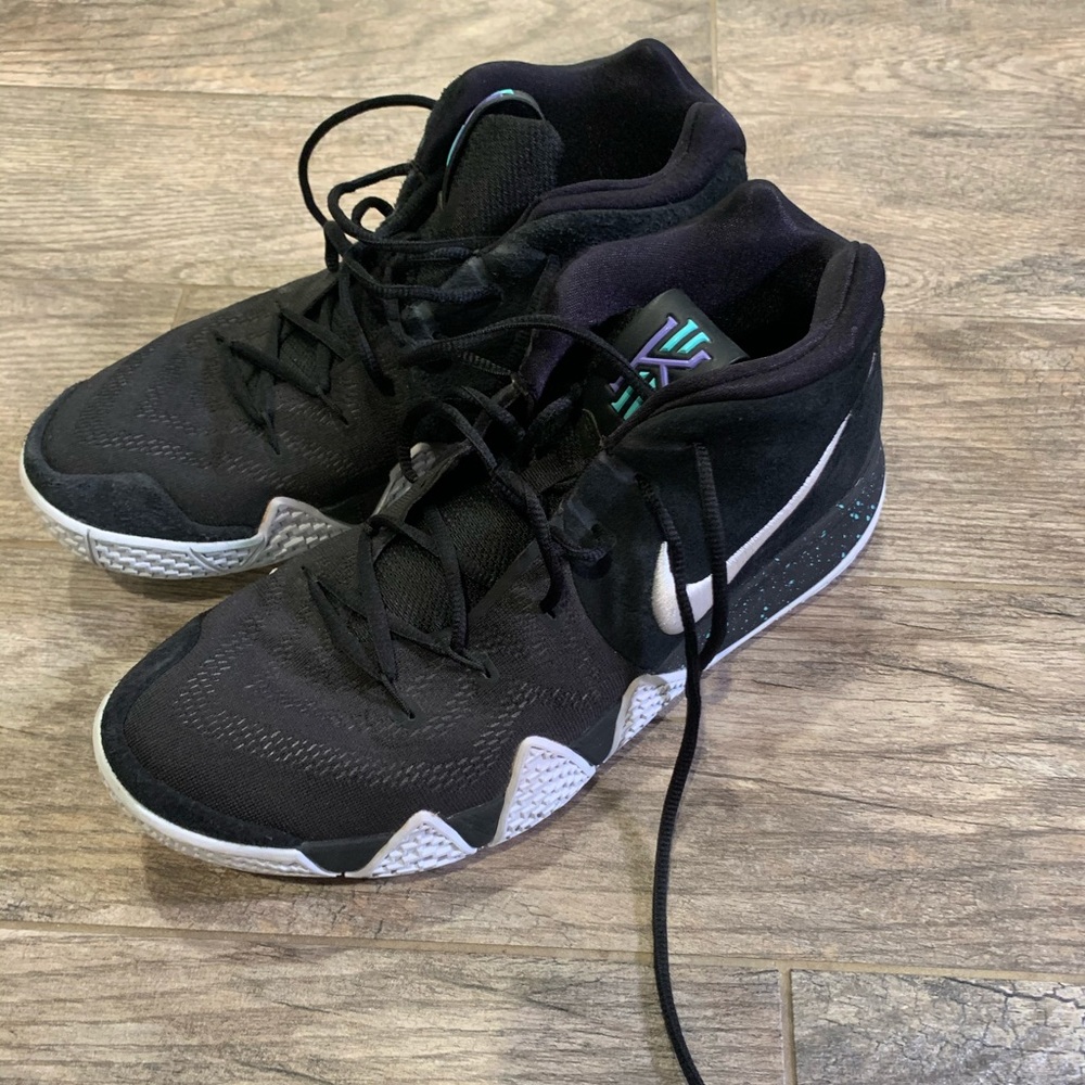 Nike black Kyrie 4
